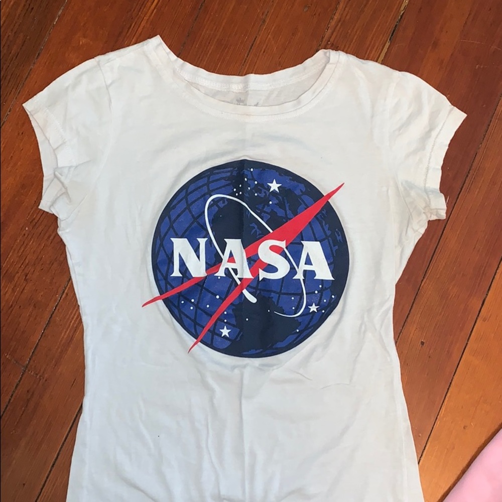 NASA FITTED CAPPED SLEEVE T-SHIRT